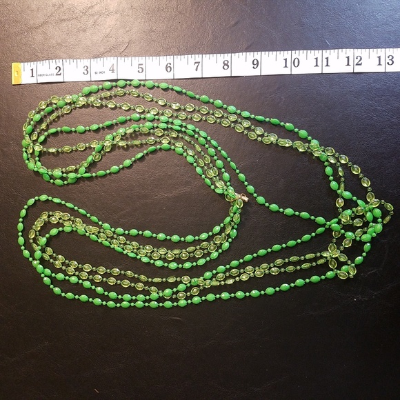 Lot of 2 Green Plastic Bead Necklaces - Picture 5 of 6